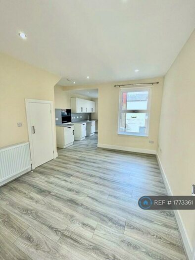 3 Bedroom Terraced House To Rent In Grove Park Lane, Harrogate, HG1