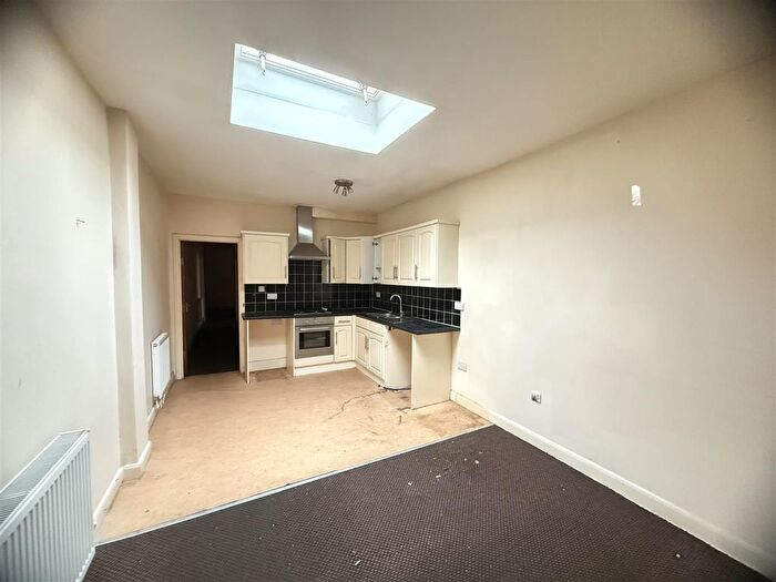 2 Bedroom Flat To Rent In High Street, Erdington, Birmingham, B23