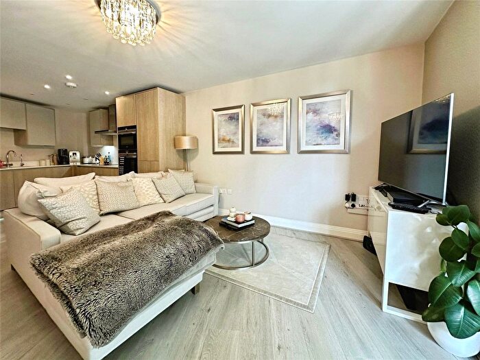 2 Bedroom Flat For Sale In St. Ives Road, Maidenhead, Berkshire, SL6