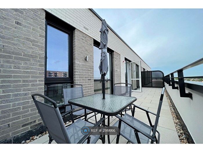 2 Bedroom Flat To Rent In Truscon House, Hayes, UB3