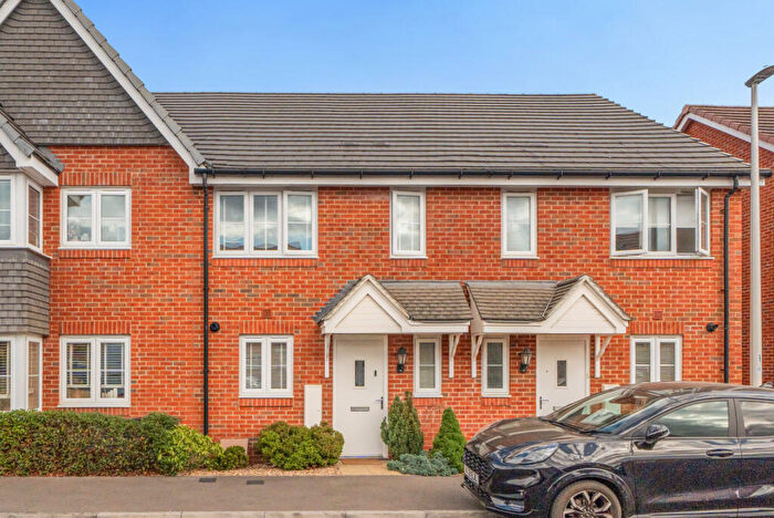 3 Bedroom Terraced House For Sale In Westall Street, Shinfield, RG2