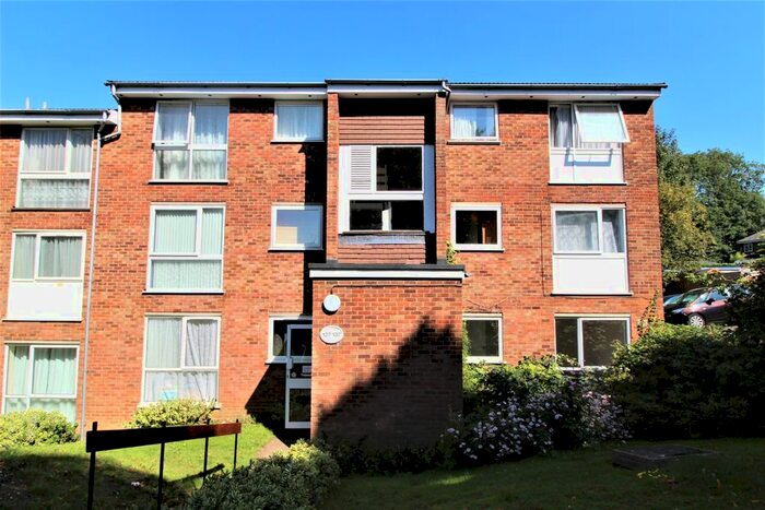 2 Bedroom Flat To Rent In Elstree Road, Hemel Hempstead, Hertfordshire, HP2