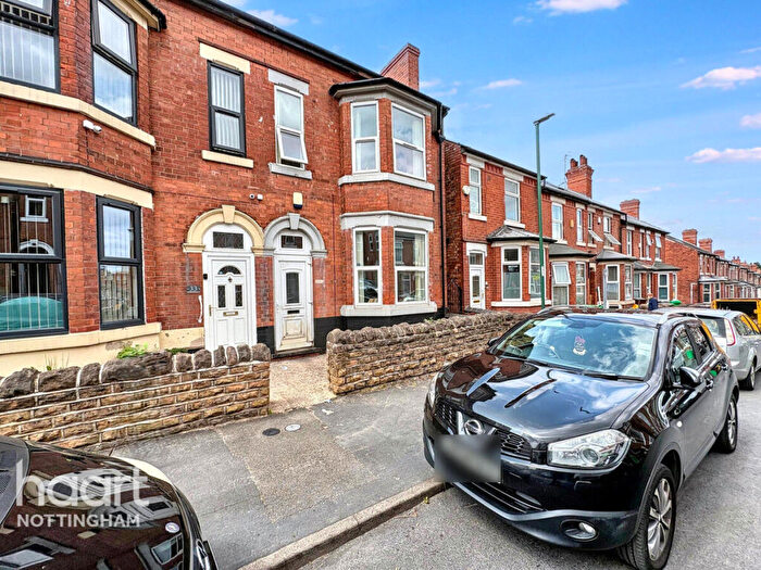 6 Bedroom Semi-Detached House For Sale In Kimbolton Avenue, Nottingham, NG7