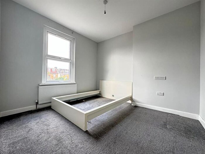 2 Bedroom Flat For Sale In Aberdour Road, Goodmayes, Ilford, IG3