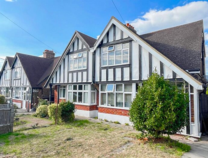3 Bedroom Semi-Detached House To Rent In Amherst Road, Hastings, TN34