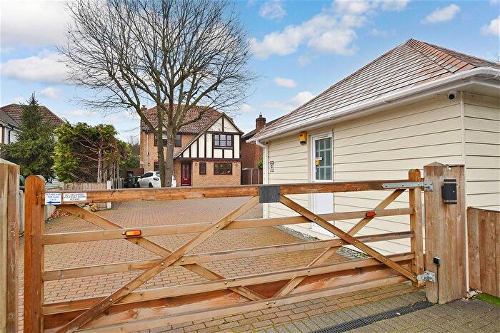 4 Bedroom Detached House For Sale In Hornbeam Way, Laindon, Basildon, Essex, SS15