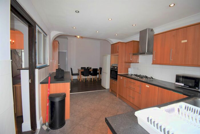 7 Bedroom Terraced House To Rent In Stanhope Gardens, Cranbrook, Ilford, IG1