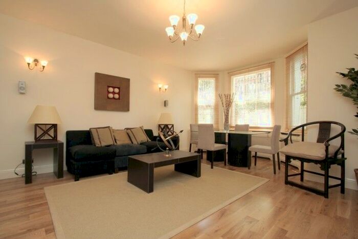 3 Bedroom Flat To Rent In Rosary Gardens, South Kensington, London, SW7