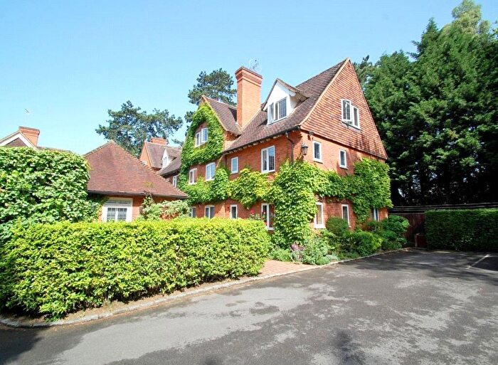3 Bedroom Apartment To Rent In Framewood Manor, Framewood Road, Stoke Poges, SL2