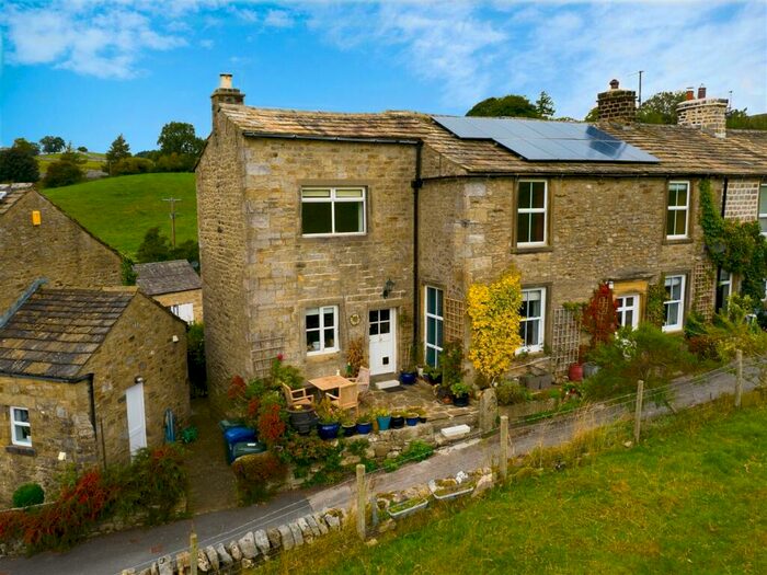 4 Bedroom End Of Terrace House For Sale In Hodges Row, Hebden, BD23