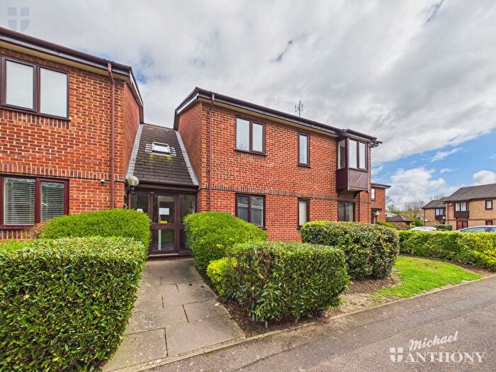 1 Bedroom Flat For Sale In Poets Chase, Aylesbury, Buckinghamshire, HP21