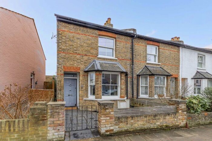 3 Bedroom Semi-Detached House To Rent In St. Margarets Grove, St Margarets, Twickenham, TW1