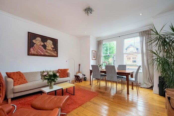 2 Bedroom Flat To Rent In Victoria Avenue, Surbiton, KT6