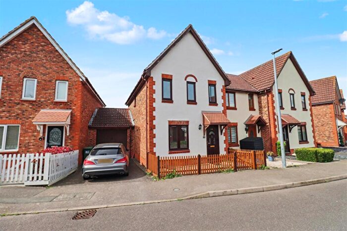 3 Bedroom End Of Terrace House For Sale In Martens Meadow, Braintree, CM7