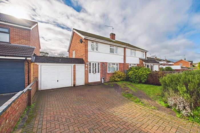 3 Bedroom Semi Detached House For Sale In Malone Road, Woodley, Reading, Berkshire, RG5