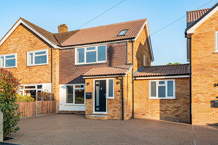 3 Bedroom Semi-Detached House For Sale In Fairlands Avenue, Fairlands, Guildford, GU3