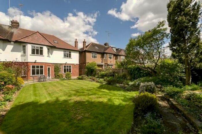 4 Bedroom Semi-Detached House To Rent In Bancroft Avenue, London, N2