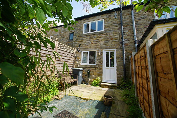 3 Bedroom Mews To Rent In Highstones Gardens, Hope St, Old Glossop, SK13