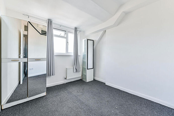 1 Bedroom Flat To Rent In St Marks Rise, , Dalston, London, E8