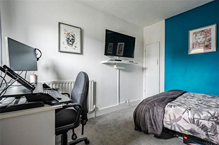 2 Bedroom Terraced House For Sale In Chiltern Road, Dunstable, Bedfordshire, LU6