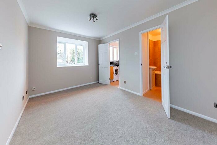 Flat To Rent In Cambridge Gardens, Muswell Hill, N10