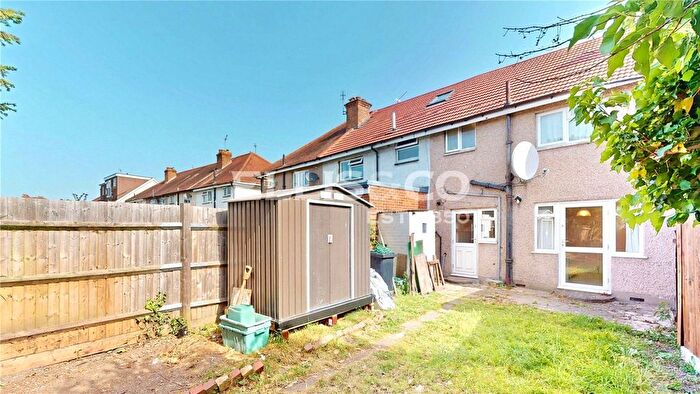 3 Bedroom Terraced House For Sale In Lyndhurst Road, Greenford, UB6
