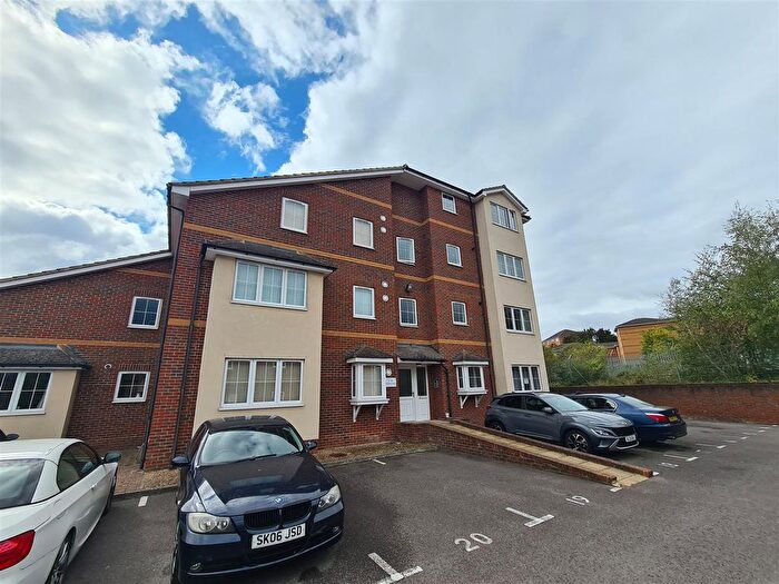 1 Bedroom Flat To Rent In Spencer Close, Aldershot, GU12