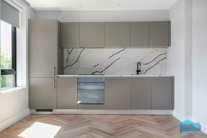 2 Bedroom Apartment To Rent In Squires Lane, London, N3