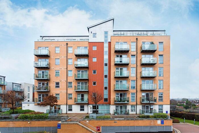 2 Bedroom Apartment For Sale In Queen Mary Avenue, London, E18