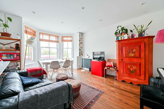 2 Bedroom Flat To Rent In Hanover Park, Peckham, London, SE15