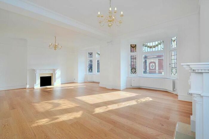 4 Bedroom Flat To Rent In Iverna Court, London, W8