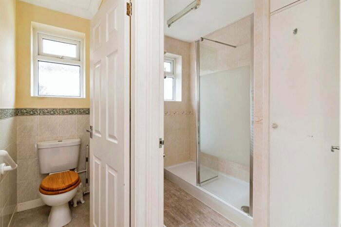 2 Bedroom Detached Bungalow For Sale In Hadleigh Drive, Lowestoft, NR32