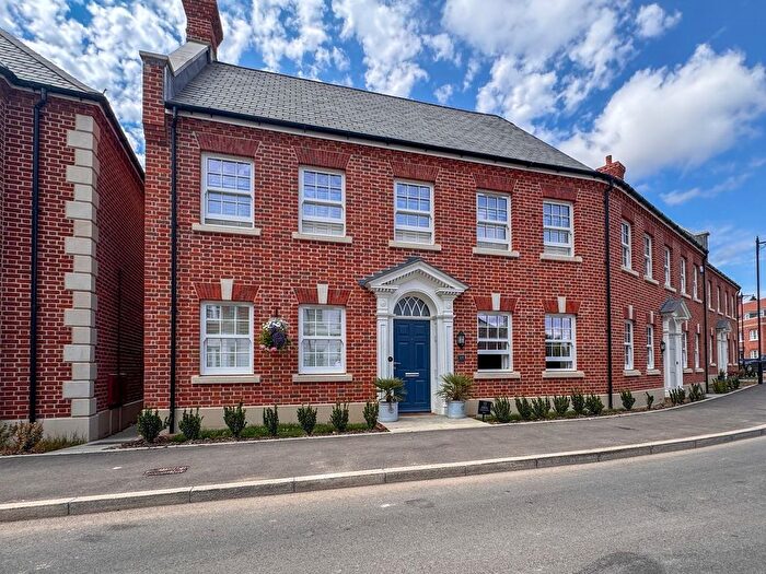 3 Bedroom Semi Detached House For Sale In Farrs Avenue, Wimborne, BH21