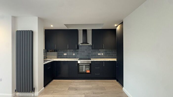 2 Bedroom Flat To Rent In Adelaide Terrace, Brentford, TW8