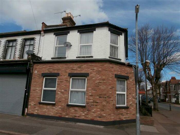 2 Bedroom Flat To Rent In Queens Road, Southend-On-Sea, SS1