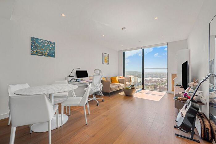 1 Bedroom Flat For Sale In Hampton Tower, Marsh Wall, E14