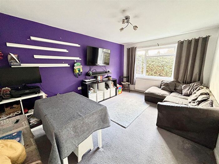 2 Bedroom Flat For Sale In Symes Road, Hamworthy, Poole, BH15