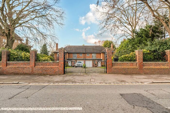 4 Bedroom Semi Detached House For Sale In Court Road, London, SE9