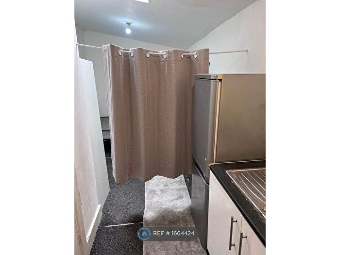 Studio To Rent In Saxon Road, Luton, LU3