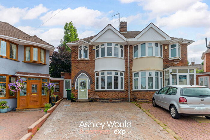 3 Bedroom Semi-Detached House For Sale In Park Avenue, Oldbury, B68