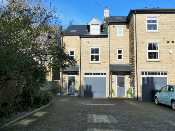 3 Bedroom Town House To Rent In Elim Court, Wharfe View Road, Ilkley, LS29