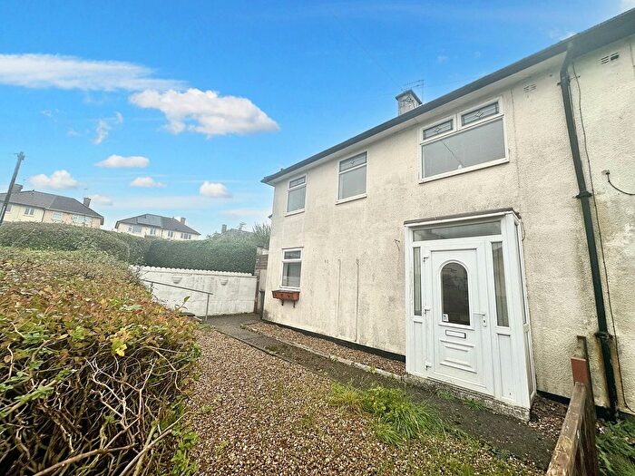 3 Bedroom Semi-Detached House For Sale In Chadwick Walk, Leicester, LE4