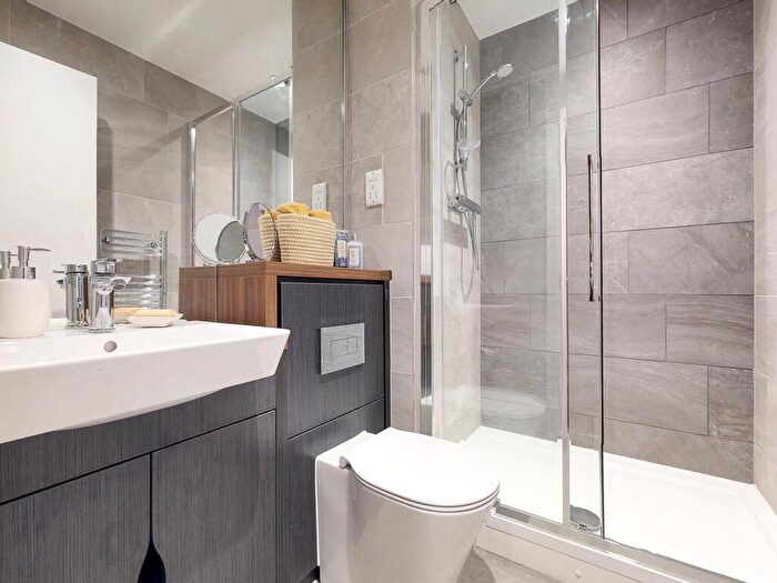 Apartment To Rent In Apt, Gravity Residence #, L2