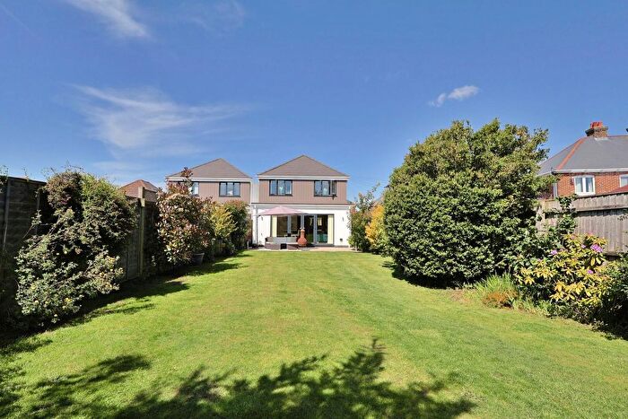4 Bedroom Detached House For Sale In Hiley Road, Poole, BH15
