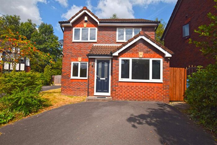 3 Bedroom Detached House For Sale In Walsingham Avenue, Alkrington, Manchester, M24