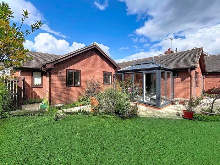 3 Bedroom Semi-Detached Bungalow For Sale In Frythe Close, Kenilworth, CV8