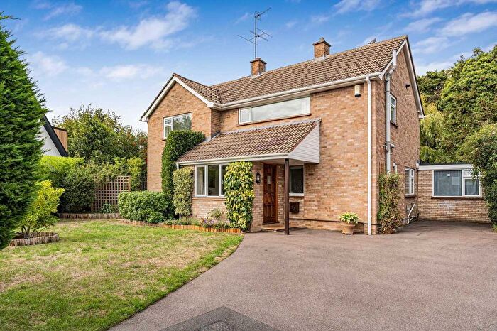4 Bedroom Link Detached House For Sale In Makins Road, Henley-On-Thames, RG9