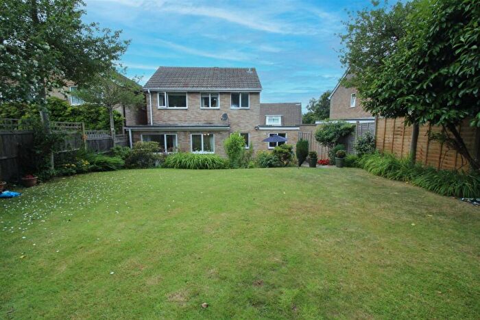 4 Bedroom Detached House For Sale In Pound Hill, Crawley, RH10