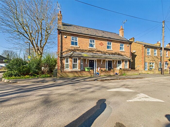 4 Bedroom Semi-Detached House To Rent In Algar Road, Isleworth, TW7