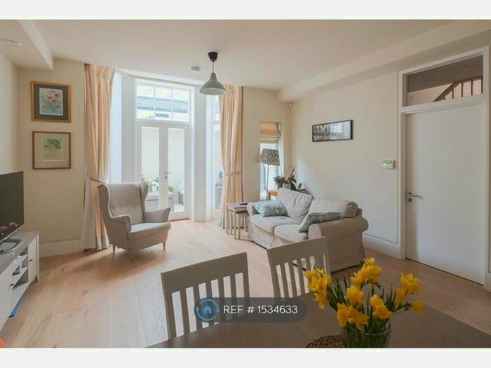 2 Bedroom Flat To Rent In Clapham South, London, SW12